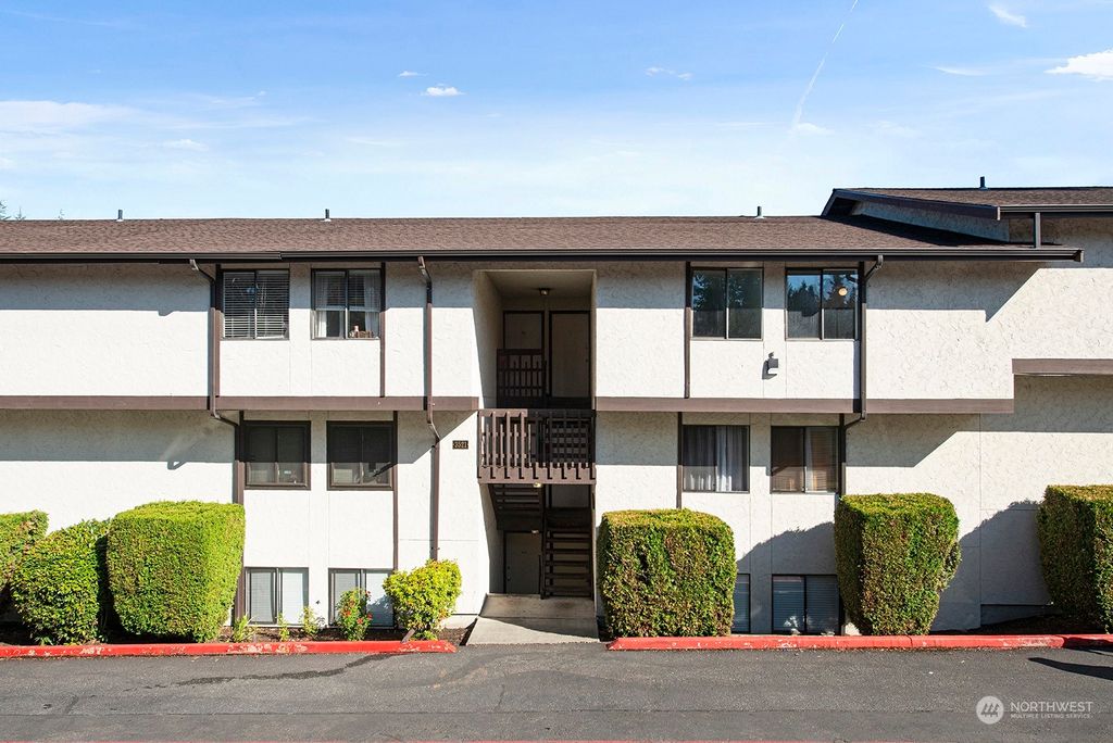 Photo of 3521 S 160th Street #C3, SeaTac, WA 98188 (MLS # 2164309)