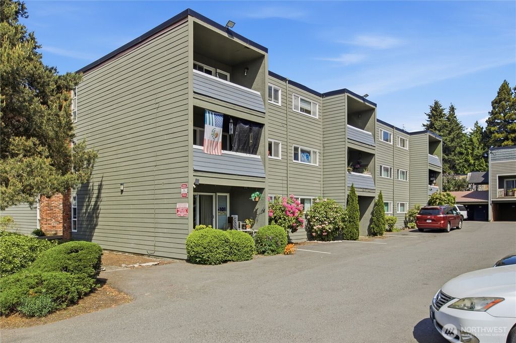 Photo of 236 S 152nd Street #303, Burien, WA 98148 (MLS # 2522030)