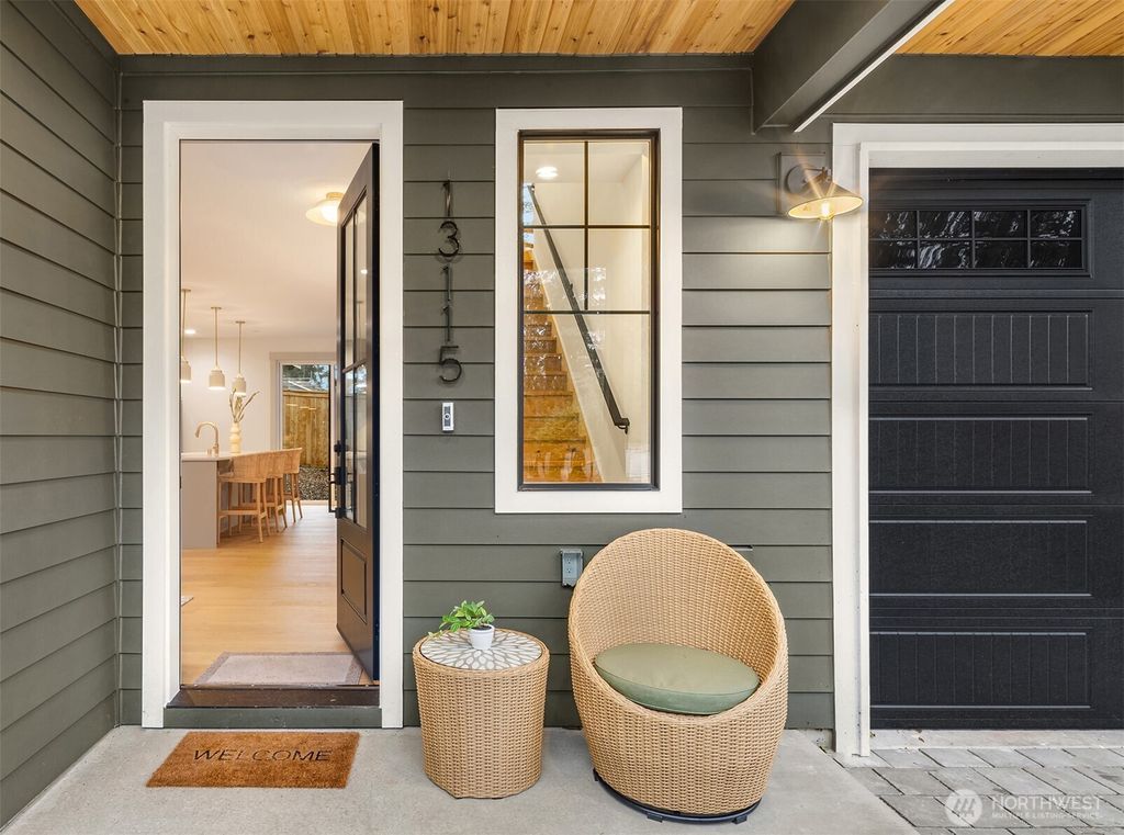 Photo of 13115 NE 87th Lane, Kirkland, WA 98033 (MLS # 2463098)