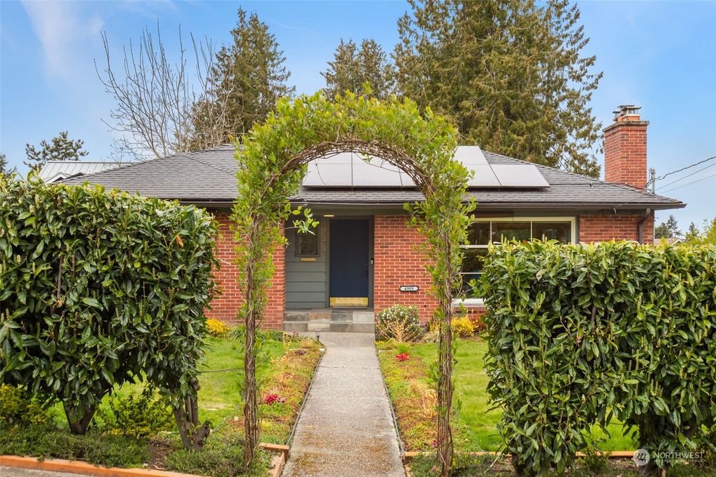 Photo of 4908 S Snoqualmie Street, Seattle, WA 98118 (MLS # 2054043)