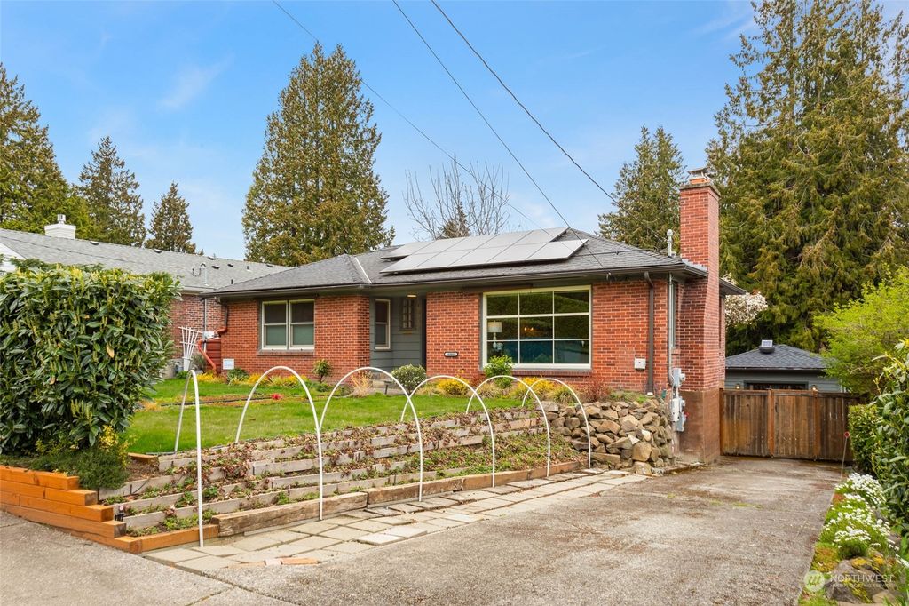 Photo of 4908 S Snoqualmie Street, Seattle, WA 98118 (MLS # 2054043)