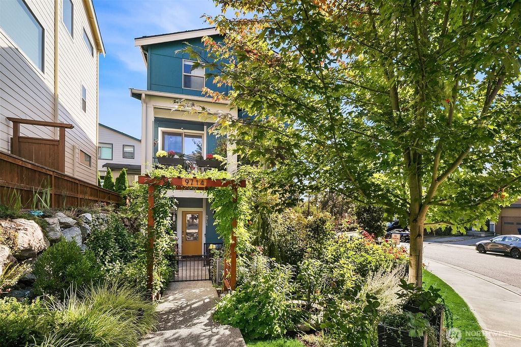 Photo of 714 11th Avenue SW, Seattle, WA 98106 (MLS # 2473189)