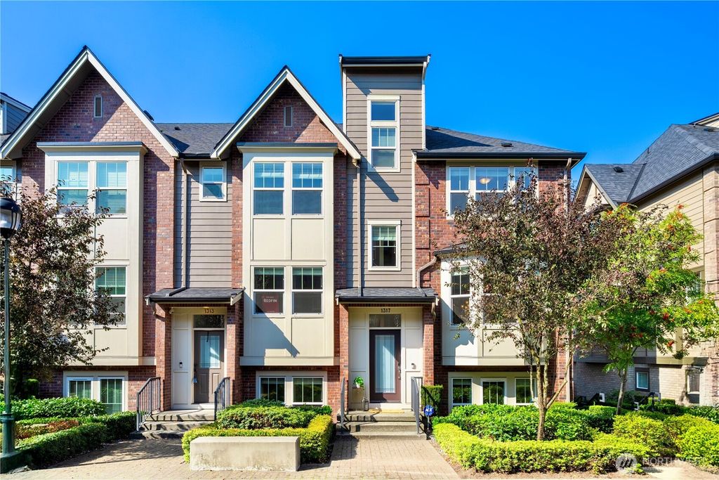 Photo of 1317 Brooklyn Walk Walk NE #18, Issaquah, WA 98029 (MLS # 2436836)