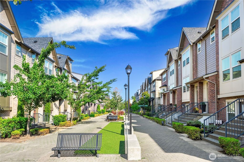 Photo of 1317 Brooklyn Walk Walk NE #18, Issaquah, WA 98029 (MLS # 2436836)