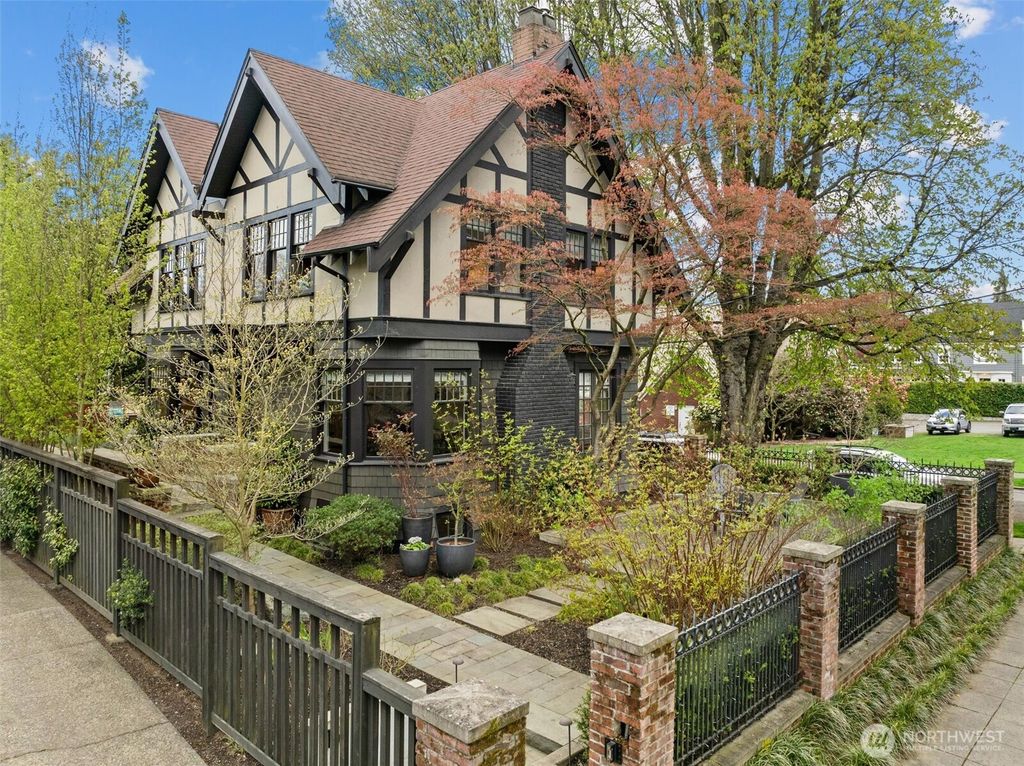 Photo of 1157 Federal Avenue E, Seattle, WA 98102 (MLS # 2359389)