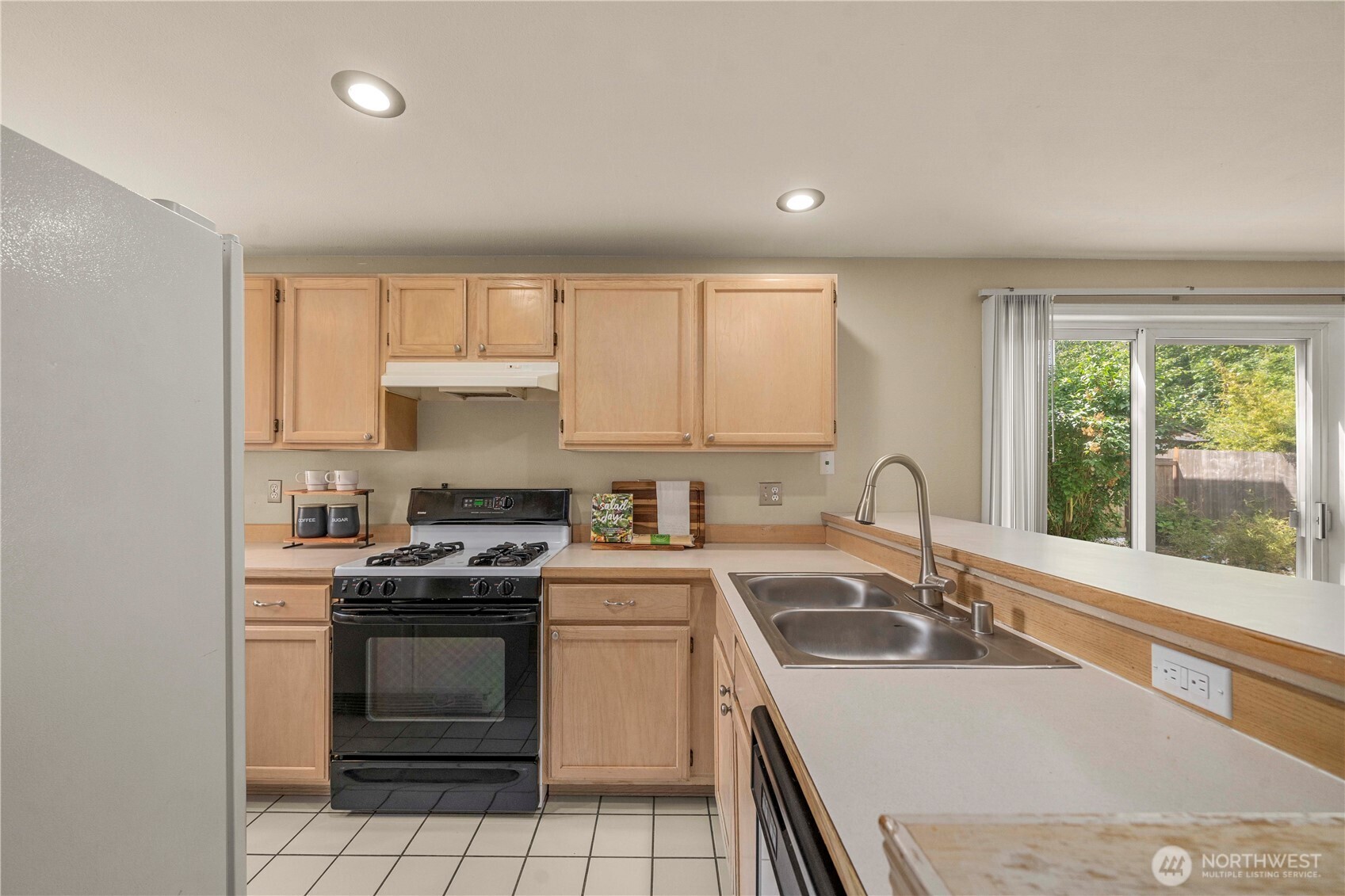 933 4th Ave N 101