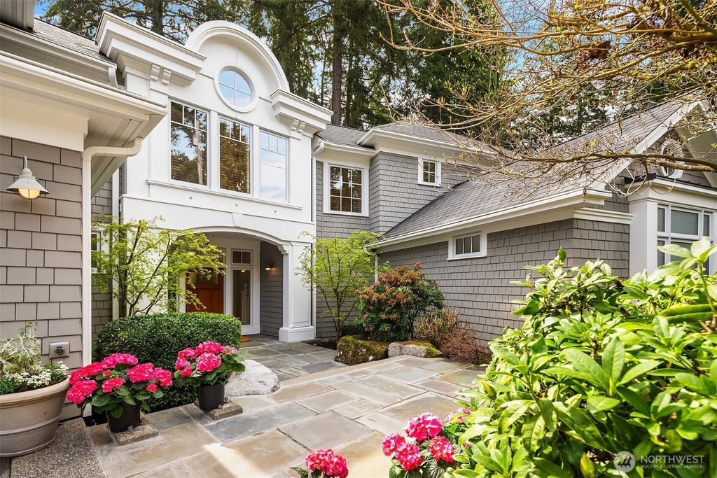 Photo of 10217 SE 21st Street, Bellevue, WA 98004 (MLS # 2356337)
