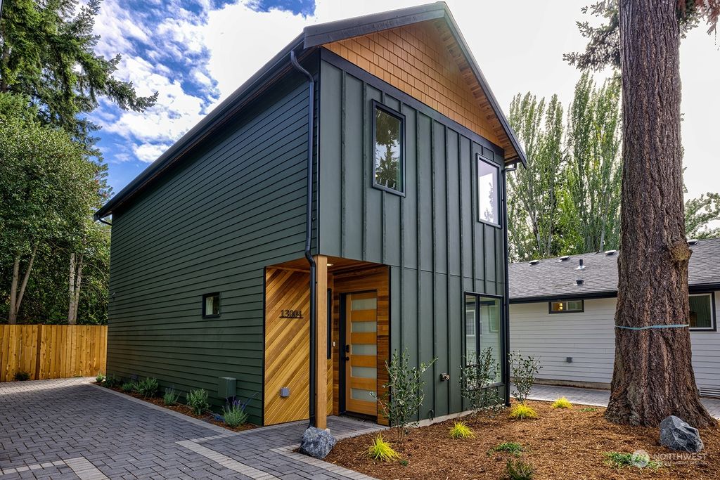Photo of 13004 Sunnyside Avenue N, Seattle, WA 98133 (MLS # 2160856)