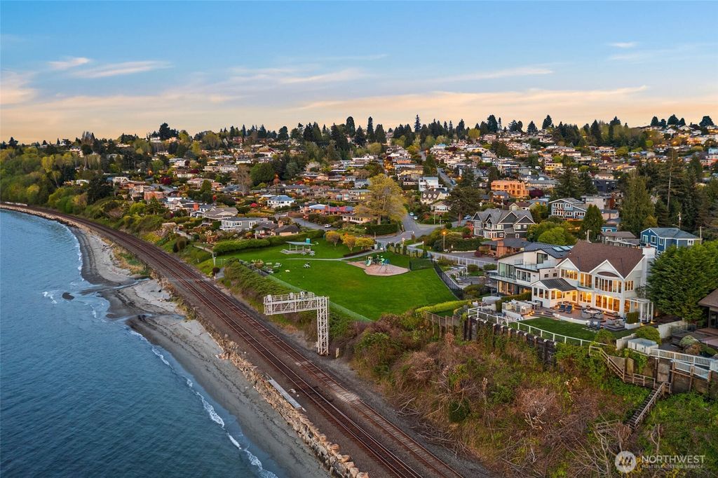 Photo of 2628 NW Esplanade, Seattle, WA 98117 (MLS # 2510943)