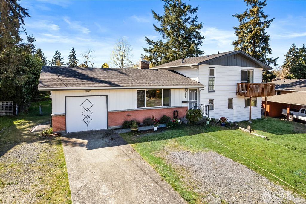 Photo of 513 Harrington Avenue NE, Renton, WA 98056 (MLS # 2500547)