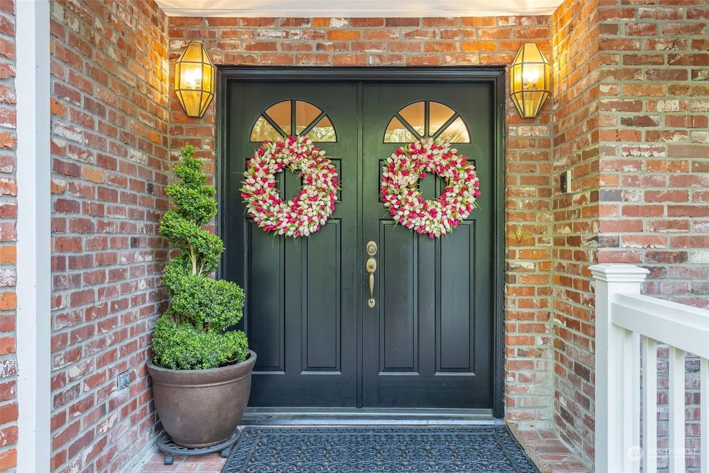 Photo of 11901 NE 36th Place, Bellevue, WA 98005 (MLS # 2218631)