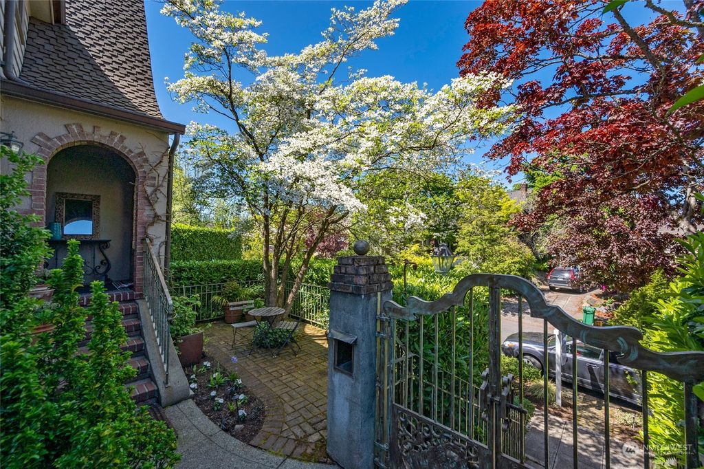 Photo of 415 McGraw Street, Seattle, WA 98109 (MLS # 2325504)