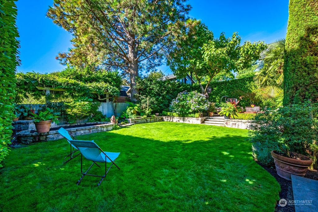 Photo of 415 McGraw Street, Seattle, WA 98109 (MLS # 2325504)