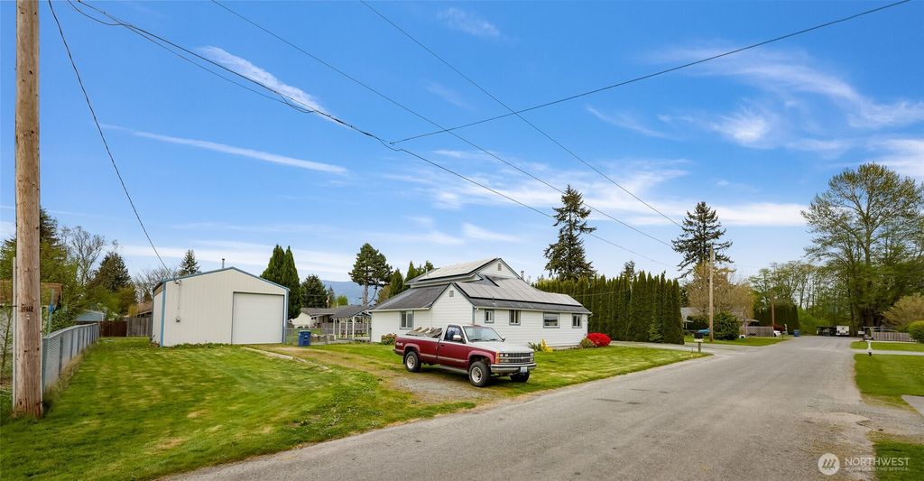 Photo of 916 Jennings Street, Sedro Woolley, WA 98284 (MLS # 2510752)