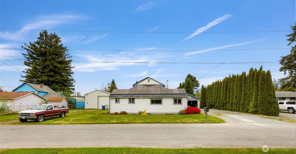 Photo of 916 Jennings Street, Sedro Woolley, WA 98284 (MLS # 2510752)