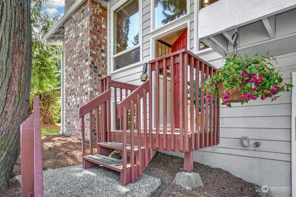 Photo of 14167 91st Court NE, Kirkland, WA 98034 (MLS # 2227187)