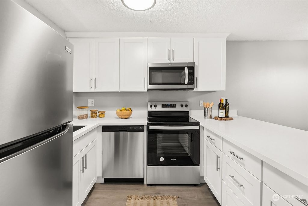 Photo of 14527 NE 40th Street #G103, Bellevue, WA 98007 (MLS # 2254057)