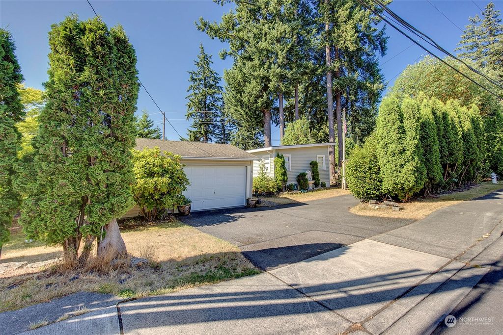 Photo of 9205 NE 175th Street, Bothell, WA 98011 (MLS # 2145474)
