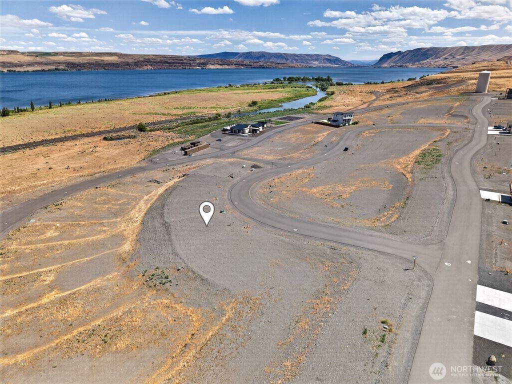 Photo of 41 Basin Pointe Loop #98950, Vantage, WA 98926 (MLS # 2538484)