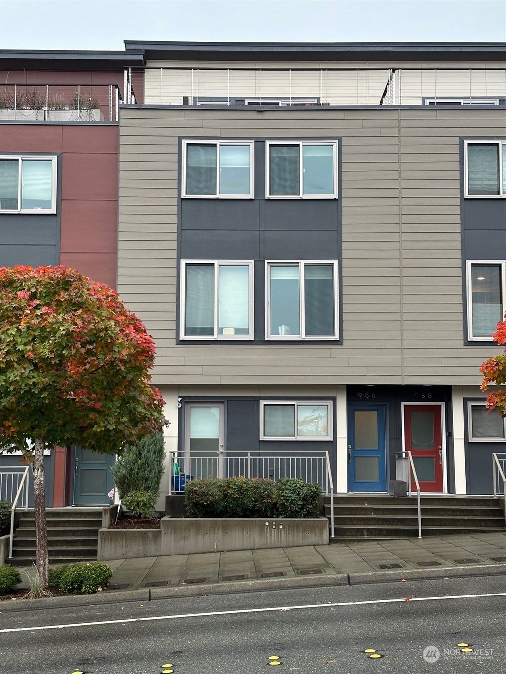 Photo of 986 NE High St. St, Issaquah, WA 98029 (MLS # 2178099)