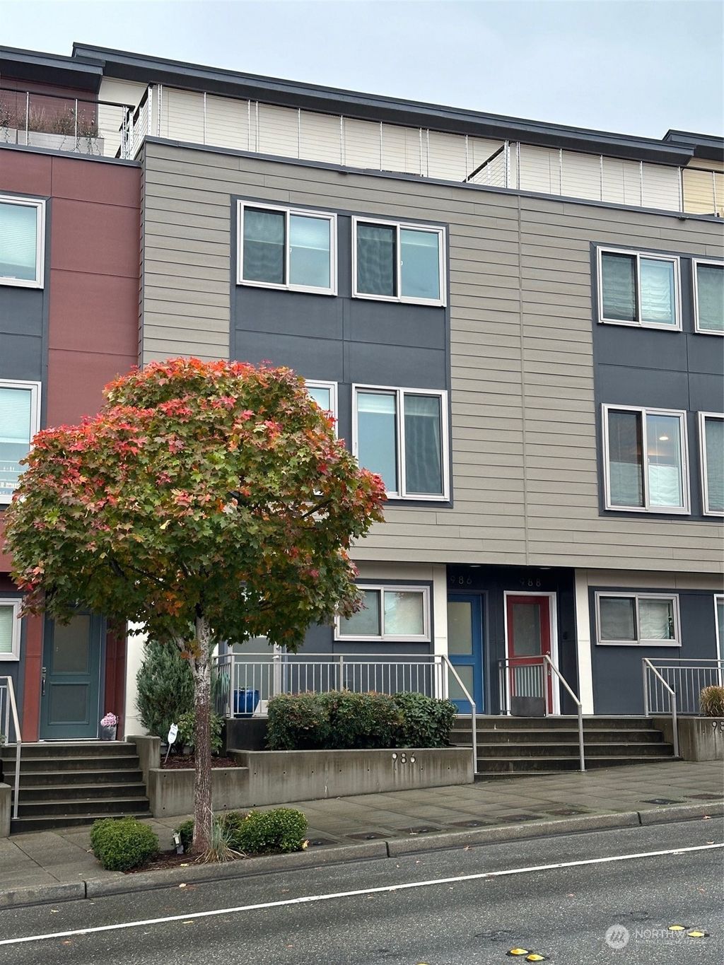 Photo of 986 NE High St. St, Issaquah, WA 98029 (MLS # 2178099)