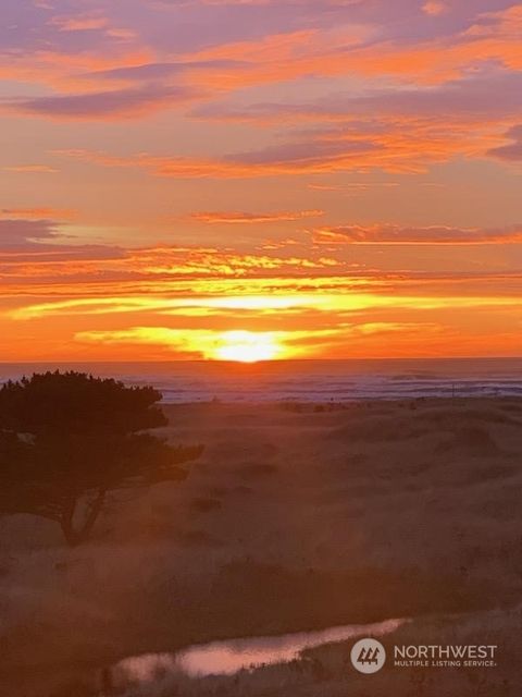 Photo of 304 14th Street NW #304, Long Beach, WA 98631 (MLS # 2136673)