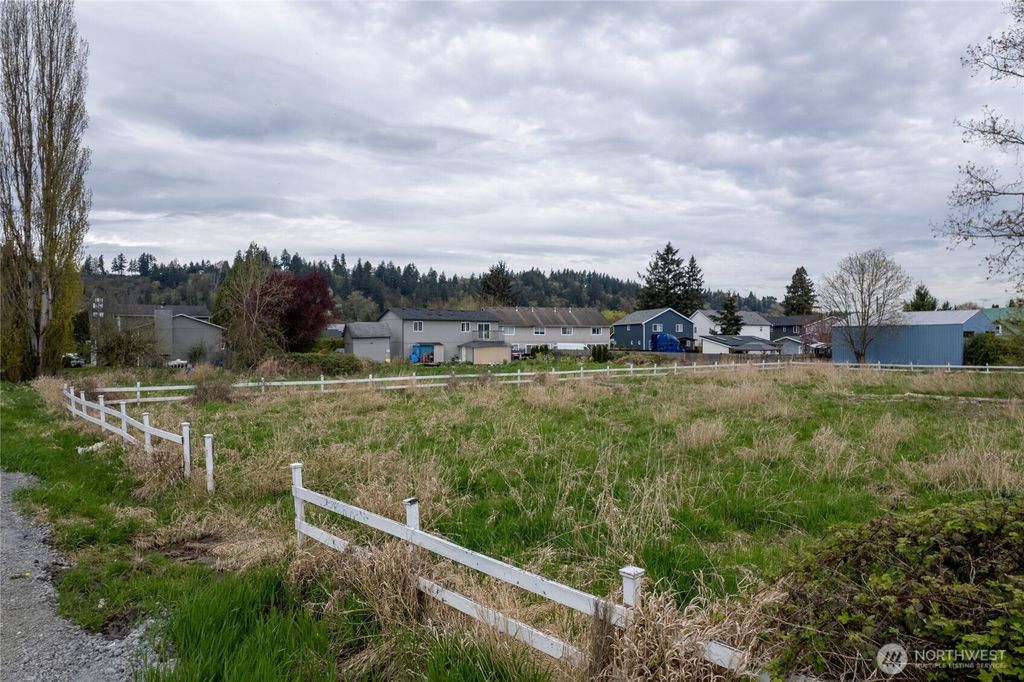 Photo of 324 5th Avenue NW, Algona, WA 98001 (MLS # 2365567)