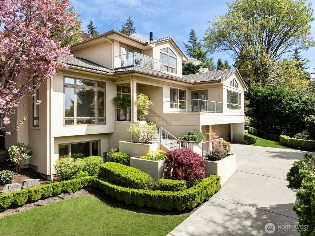 Photo of 8144 W Mercer Way, Mercer Island, WA 98040 (MLS # 2510948)