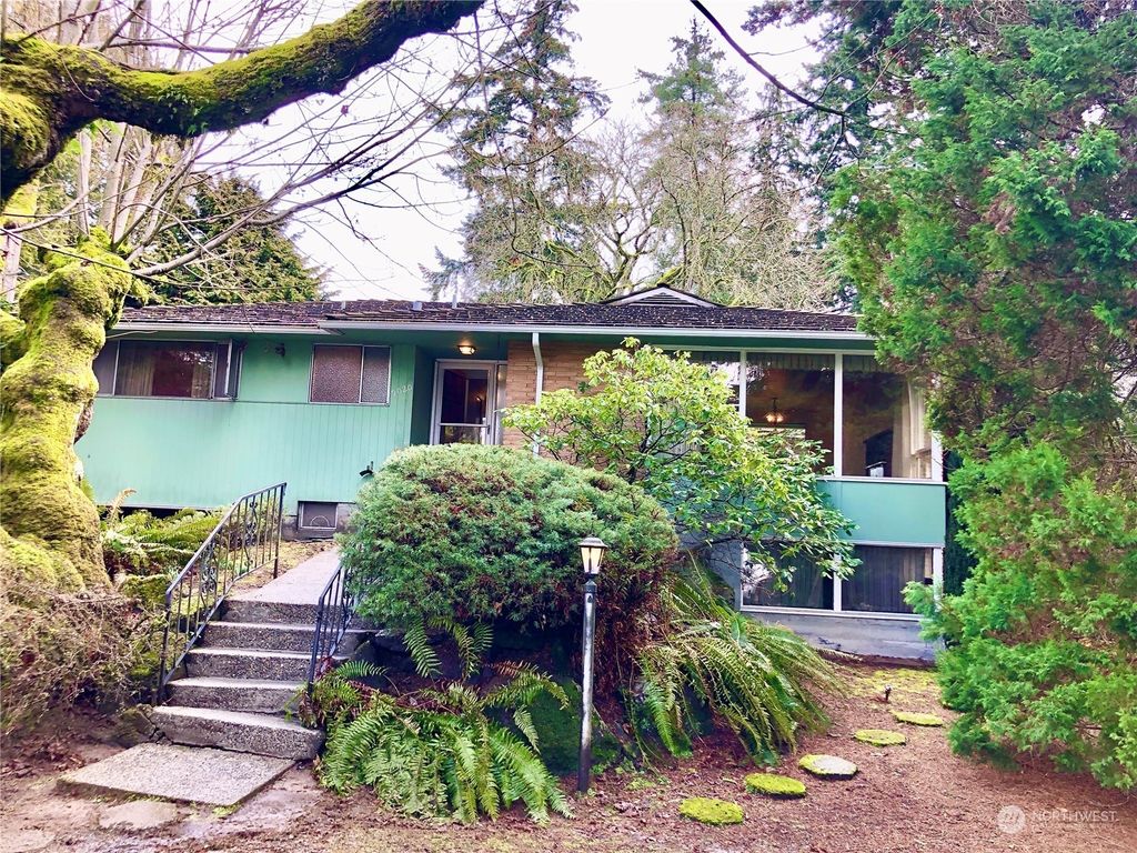Photo of 9020 30th Avenue NE, Seattle, WA 98115 (MLS # 2040998)