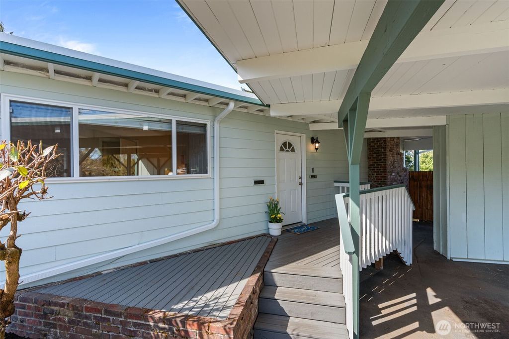 Photo of 1710 N Bridgeview Dr, Tacoma, WA 98406 (MLS # 2501100)