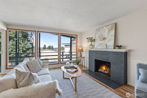 Photo of 1710 N Bridgeview Dr, Tacoma, WA 98406 (MLS # 2501100)