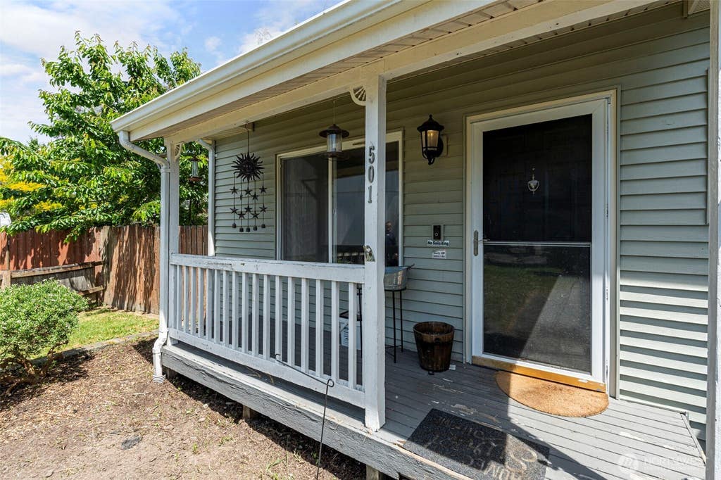 Photo of 501 Belfair Court SW, Orting, WA 98360 (MLS # 2527919)