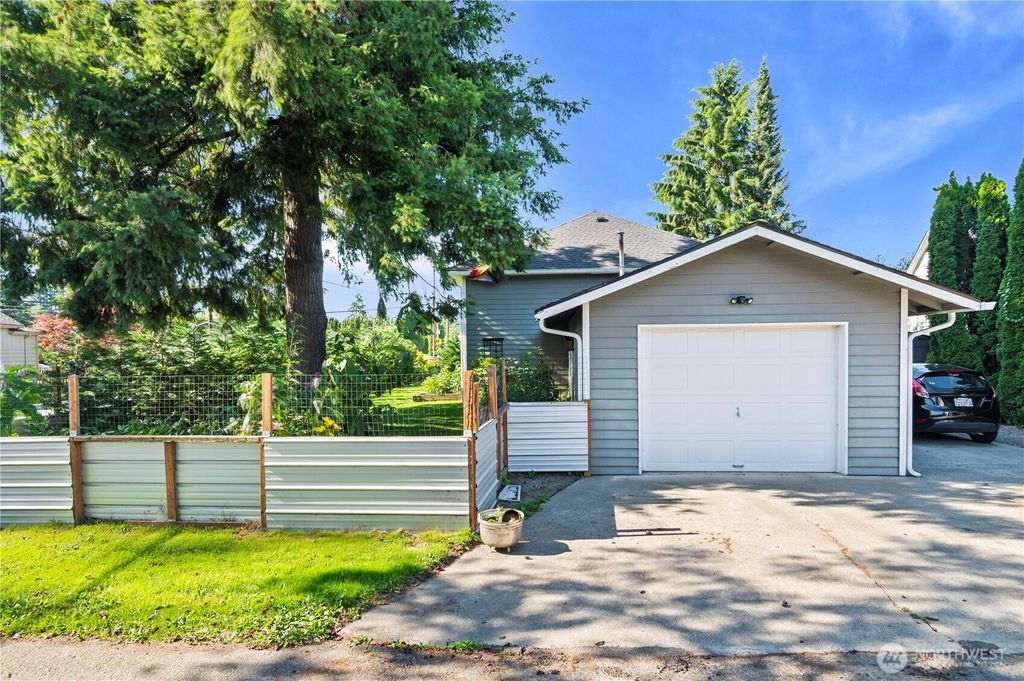 Photo of 400 Date Avenue, Sultan, WA 98294 (MLS # 2399181)