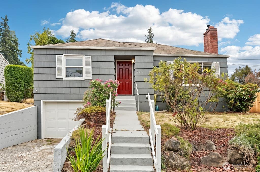 Photo of 9417 44th Place NE, Seattle, WA 98115 (MLS # 2570227)