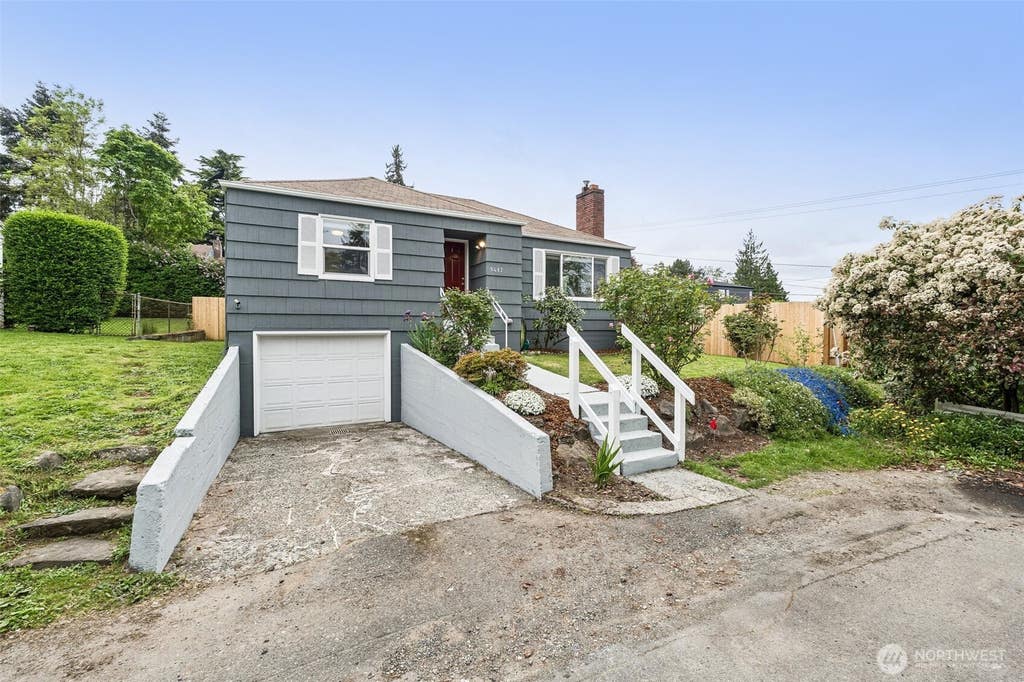 Photo of 9417 44th Place NE, Seattle, WA 98115 (MLS # 2570227)