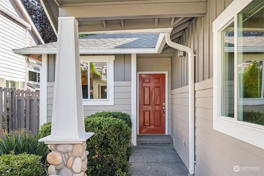 Photo of 685 NW Juniper Street #B1, Issaquah, WA 98027 (MLS # 2296649)