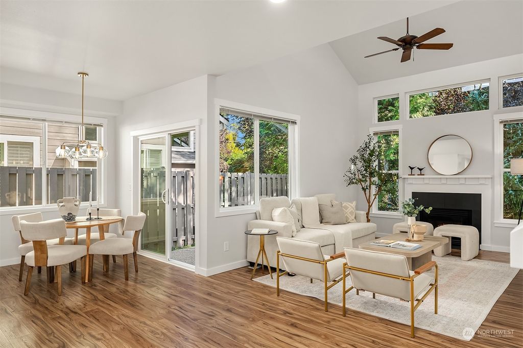 Photo of 685 NW Juniper Street #B1, Issaquah, WA 98027 (MLS # 2296649)