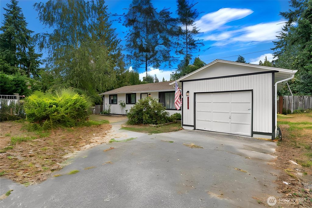 Photo of 13910 123rd Avenue NE, Kirkland, WA 98034 (MLS # 2432020)
