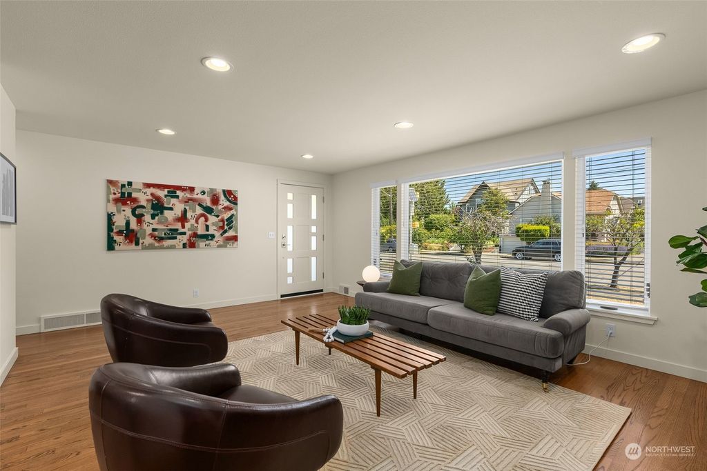 Photo of 2527 7th Avenue W, Seattle, WA 98119 (MLS # 2132016)