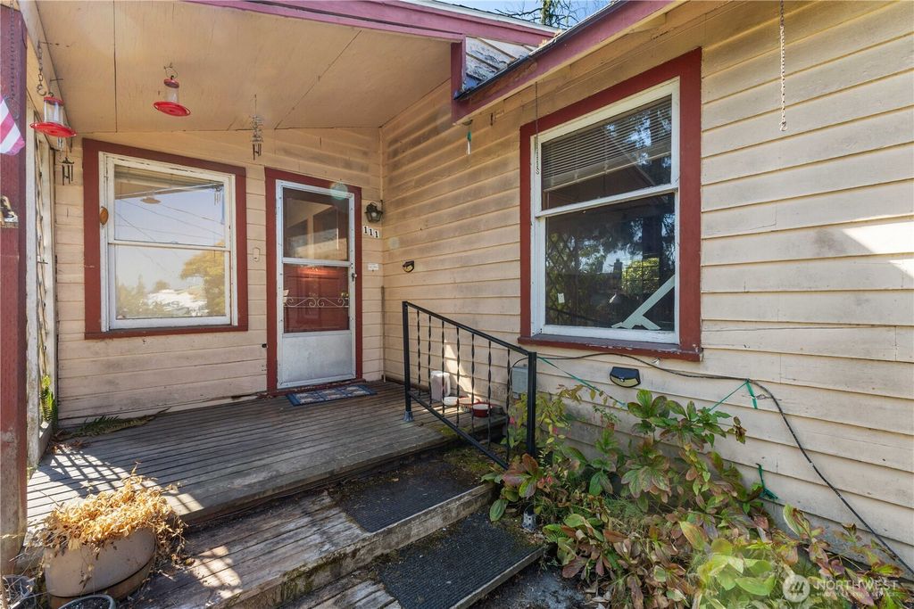 Photo of 111 4th Avenue SW, Pacific, WA 98047 (MLS # 2437909)