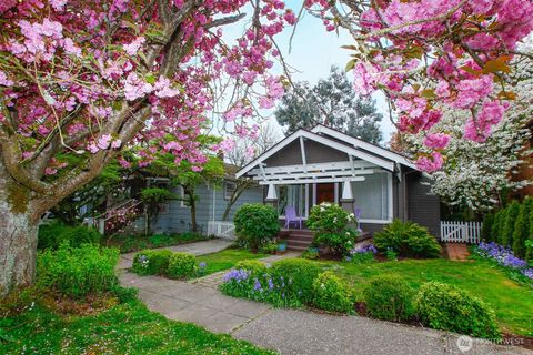 Photo of 6525 23rd Avenue NE, Seattle, WA 98115 (MLS # 2523798)