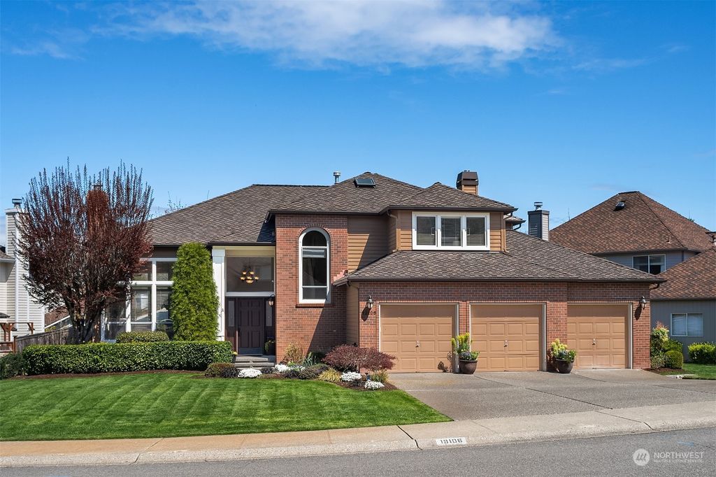 Photo of 19106 NE 45th Place, Sammamish, WA 98074 (MLS # 2058134)