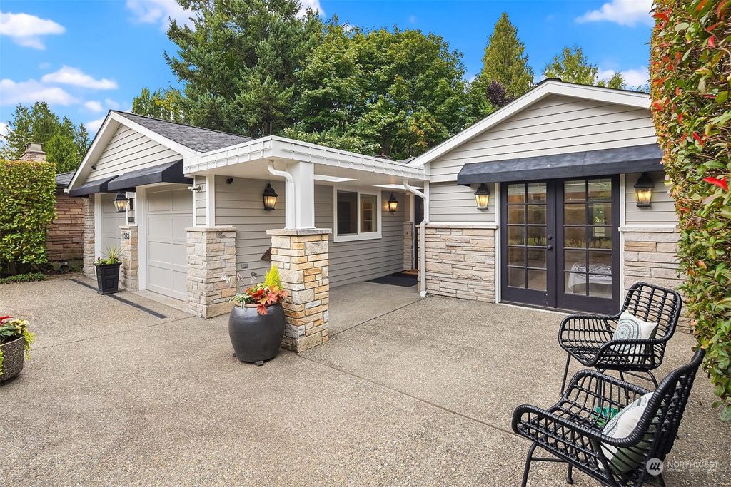 Photo of 3439 Magnolia Boulevard W, Seattle, WA 98199 (MLS # 2159730)