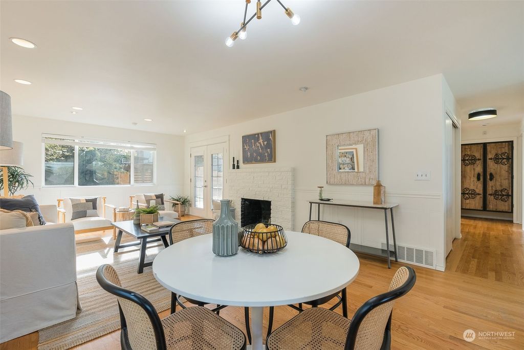 Photo of 9630 55th Avenue S, Seattle, WA 98118 (MLS # 2203120)