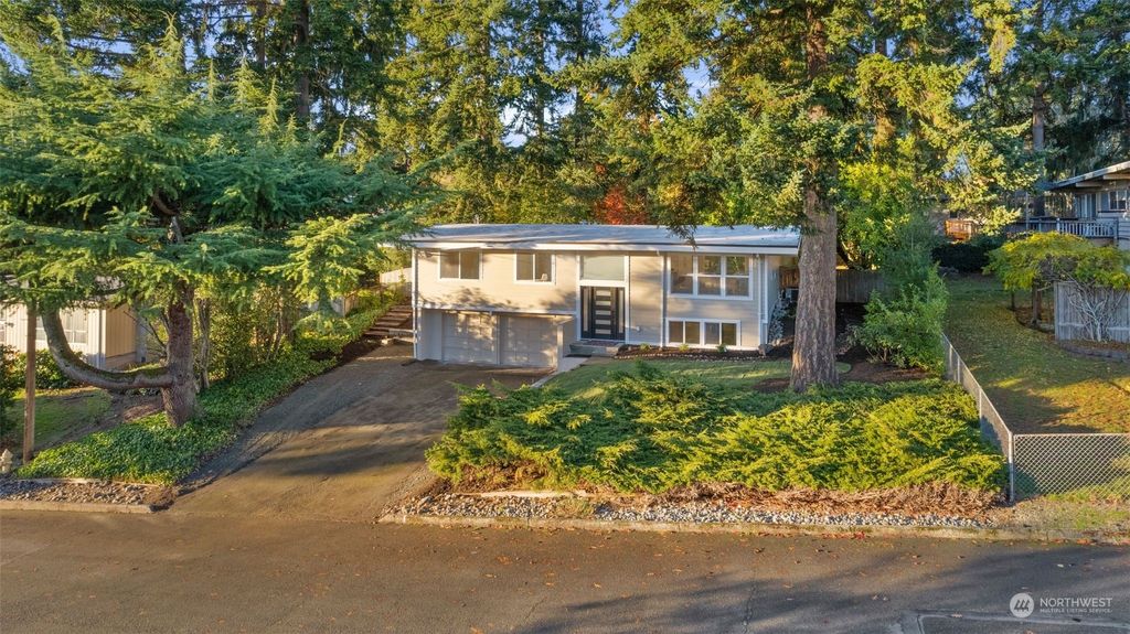 Photo of 16436 SE 8th Street, Bellevue, WA 98008 (MLS # 2180046)