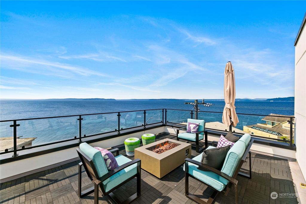 Photo of 3226 Alki Avenue SW, Seattle, WA 98116 (MLS # 2155011)