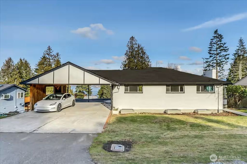 Photo of 7528 S Lakeridge Dr Dr, Seattle, WA 98178 (MLS # 2434563)