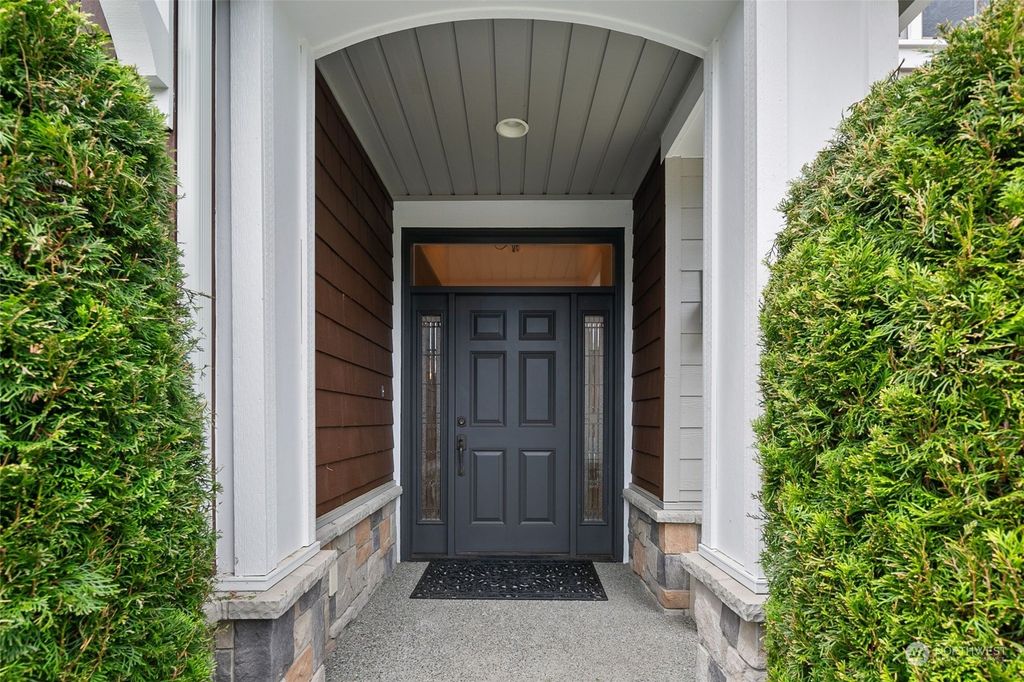 Photo of 1731 Kitsap Place NE, Renton, WA 98059 (MLS # 2126308)
