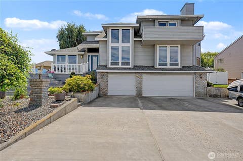 Photo of 4071 Cove West Drive, Moses Lake, WA 98837 (MLS # 2552710)