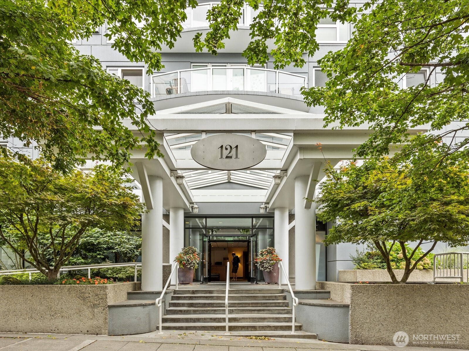 121 Vine Street 601